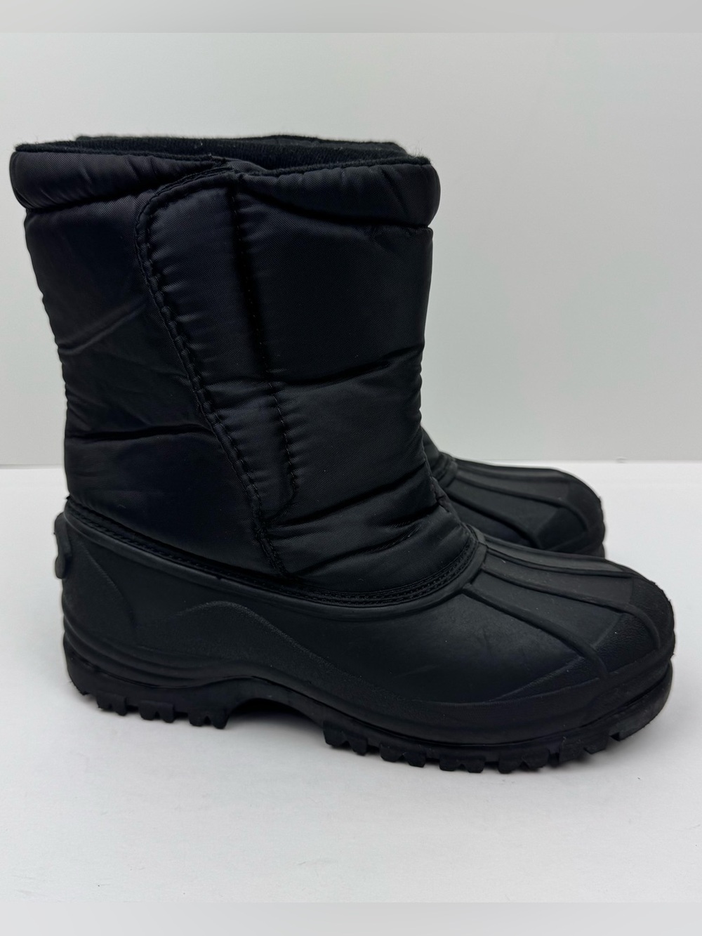 Alpine Design Snow Crusher II waterproof winter boots. Youth size 5.